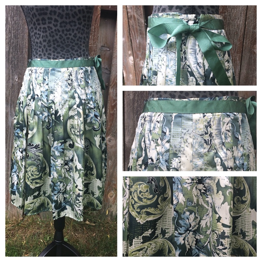 Worthington Sage Green, Blue & White Floral and Leaf Pattern Skirt - Size 4